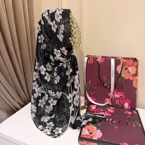 Gucci GG floral blossom print 100% silk scarf 40x40in georgette scarf‼️LAST ONE
